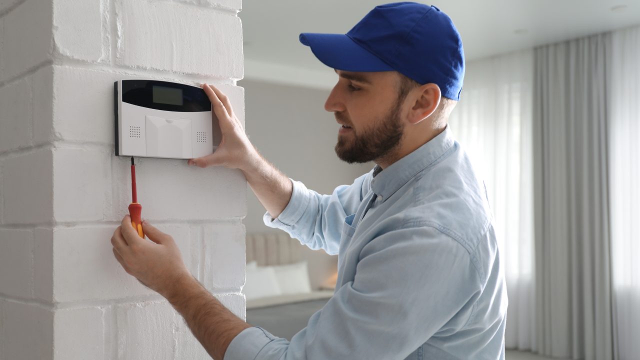 Como funciona a manutenção de um sistema de alarme - SILSEG